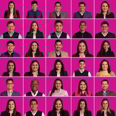 2022_Ecuador_Banco-Guayaquil-Large-Company-Photo