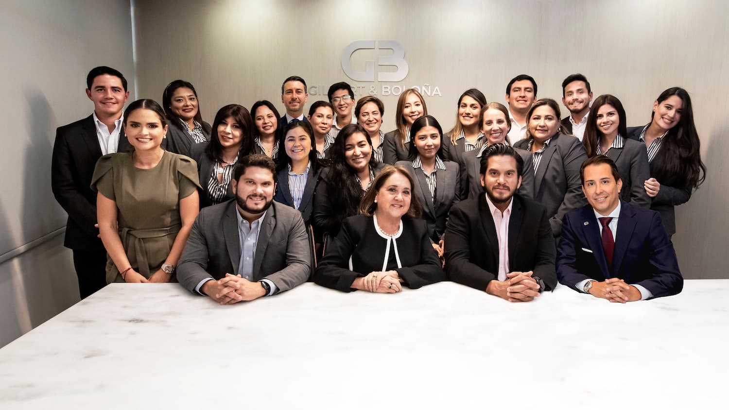 2023-Ecuador-Gilbert-y-Bolona-Company-Photo